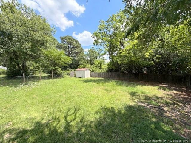 909 Sandalwood Dr, Fayetteville, NC 28304
