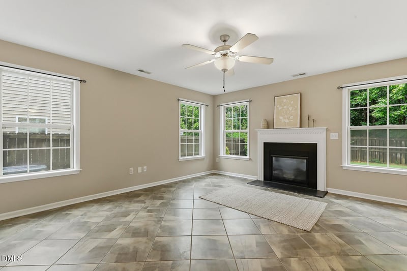 909 Steelhorse Dr, Fuquay Varina, NC 27526