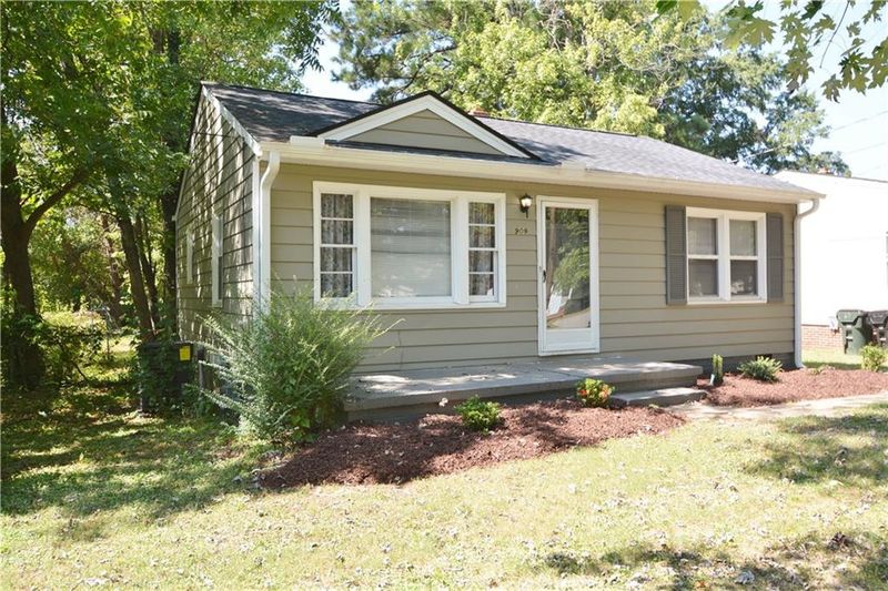909 Turrentine St, Burlington, NC 27215