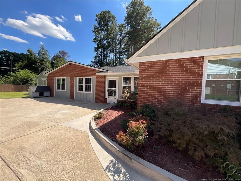 909 Whitford St, Sanford, NC 27330