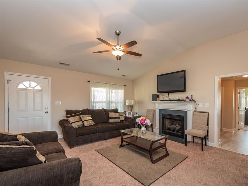 91 E Letchworth Dr, Zebulon, NC 27597