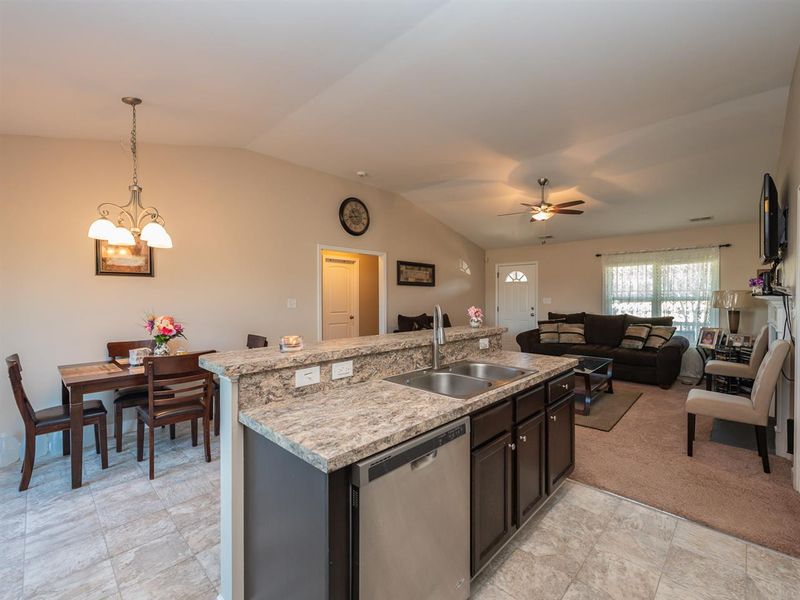 91 E Letchworth Dr, Zebulon, NC 27597