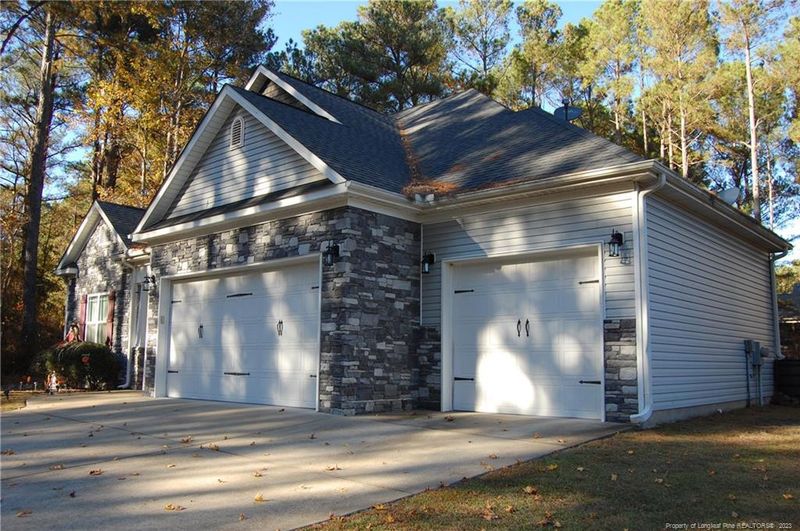 91 Meadow Spring Ln, Sanford, NC 27332