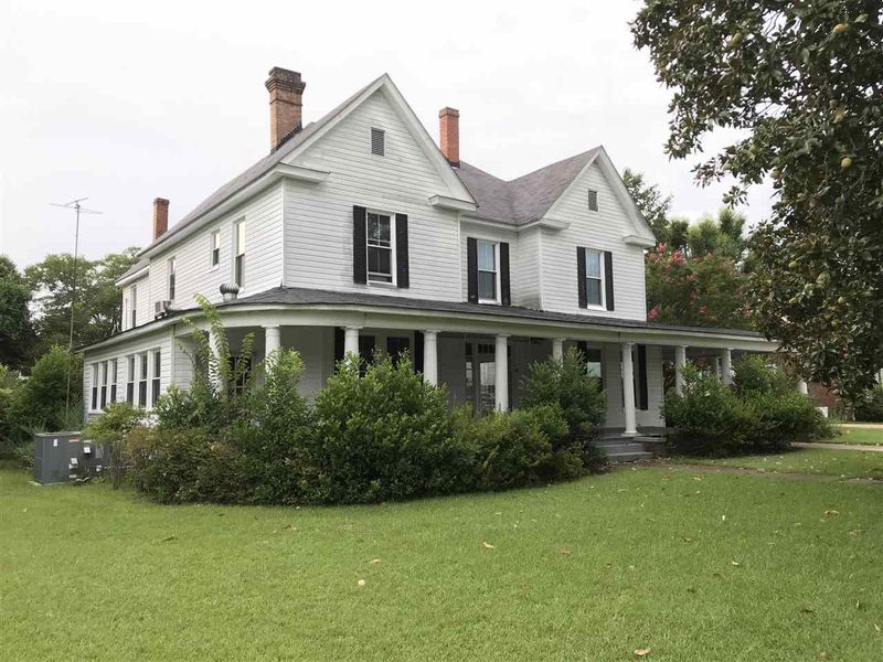 910 8th St, Lillington, NC 27546