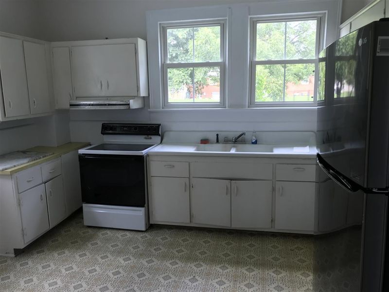 910 8th St, Lillington, NC 27546