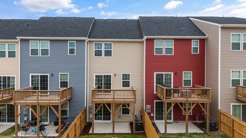 910 Arnold Place Dr, Fuquay Varina, NC 27526