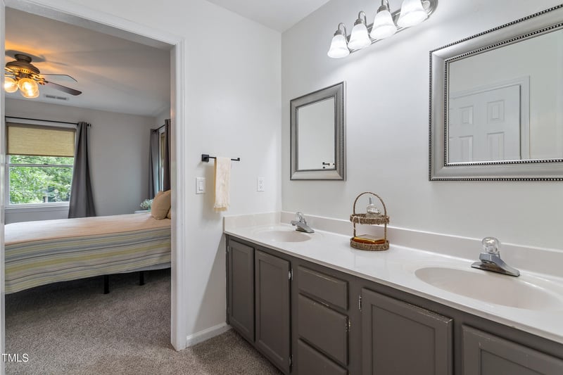 910 Balmoral Dr, Cary, NC 27511