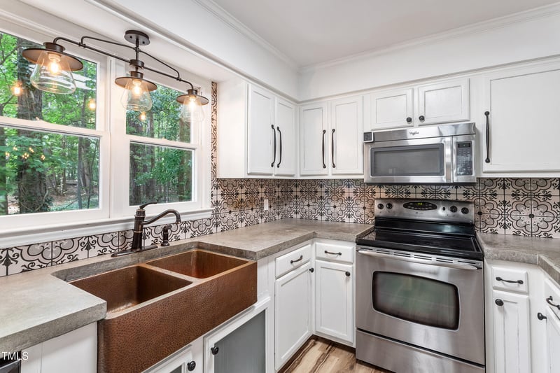 910 Balmoral Dr, Cary, NC 27511