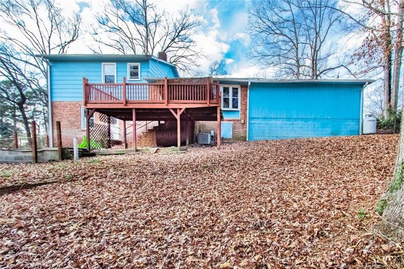 910 Brookhaven Dr, Fayetteville, NC 28303