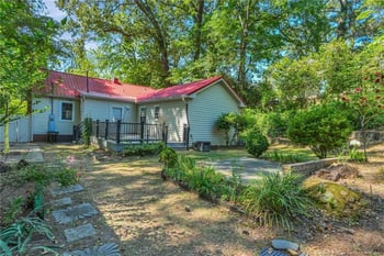 910 Clarendon St, Fayetteville, NC 28305