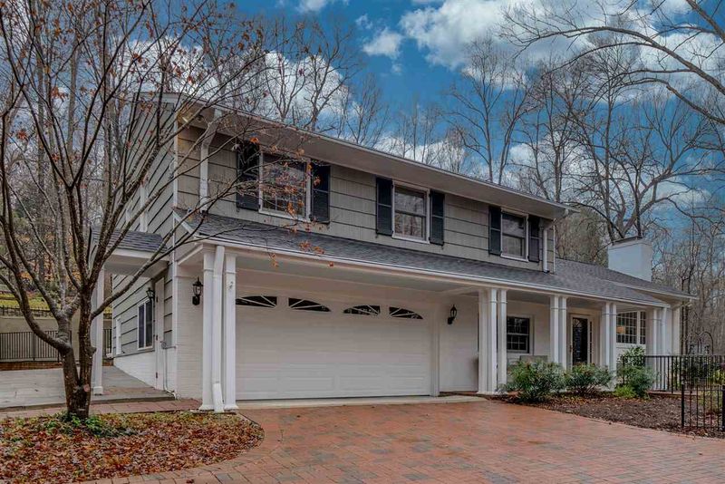 910 Coker Dr, Chapel Hill, NC 27517