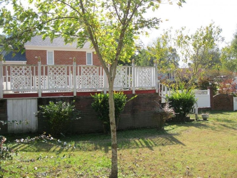 910 Gray St, Burlington, NC 27217