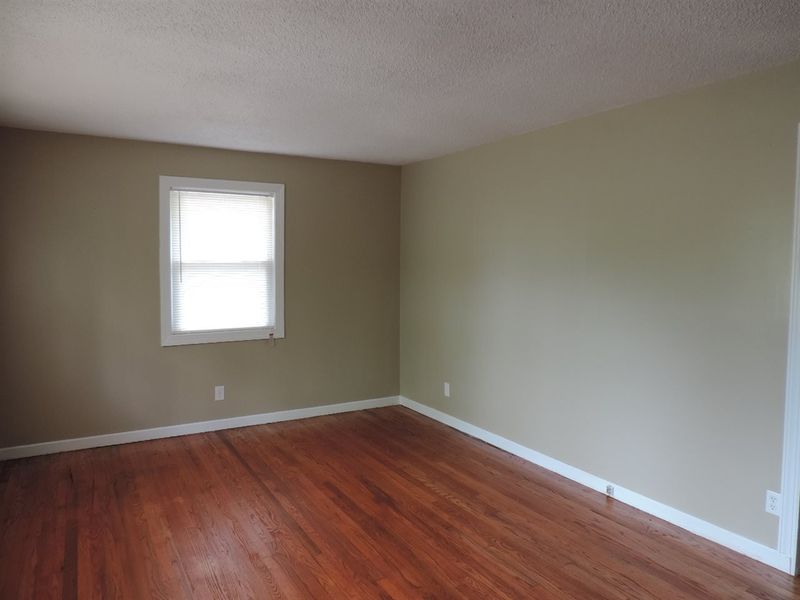 910 Larchwood Dr, Durham, NC 27713