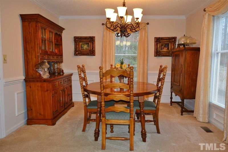 910 Northwoods Dr, Cary, NC 27513