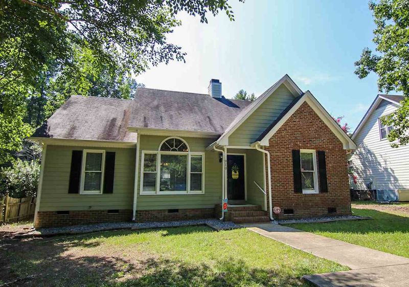 910 N Oneil St, Clayton, NC 27520