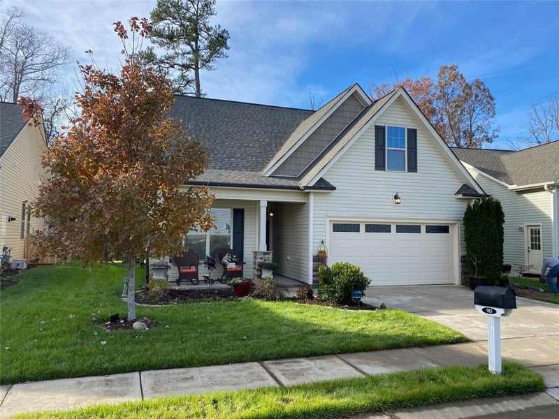 910 Palm Ct, Mebane, NC 27302