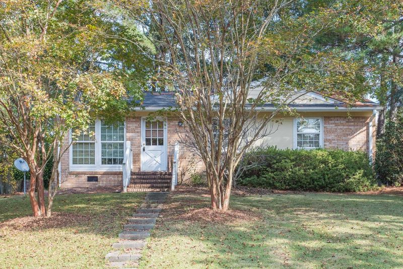910 Pond St, Clayton, NC 27520