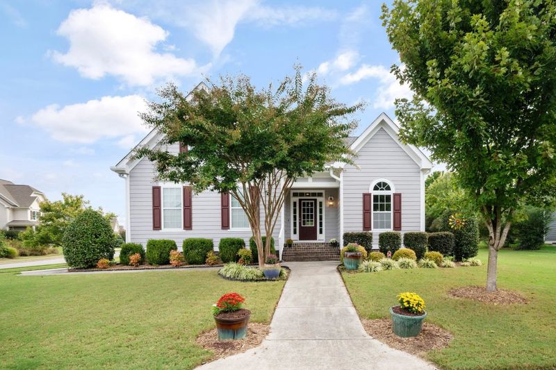 910 Queensdale Dr, Cary, NC 27519