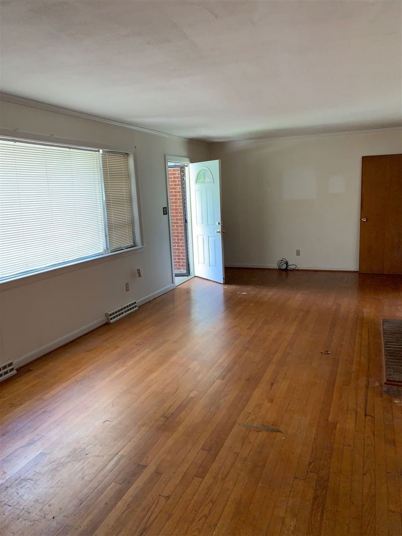 910 Tryon St, Sanford, NC 27330