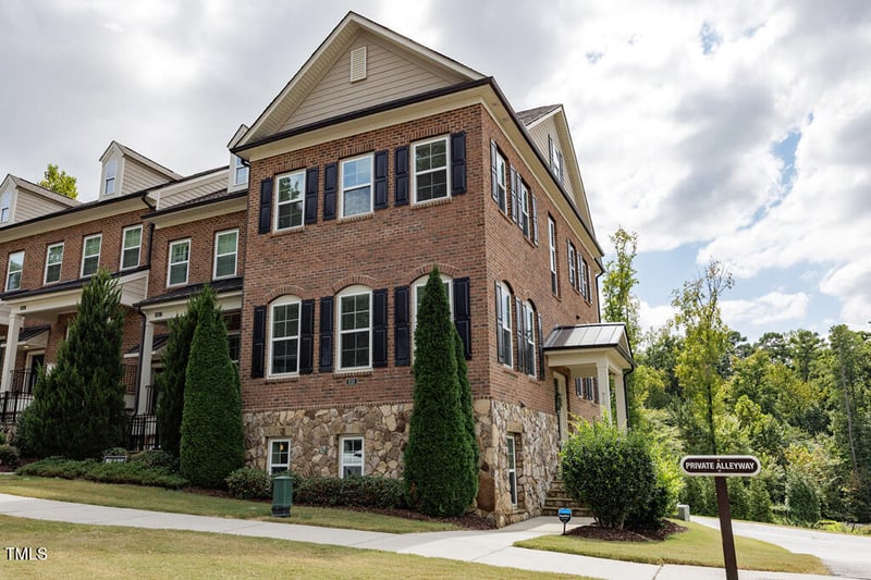 910 Wake Towne Dr, Raleigh, NC 27609