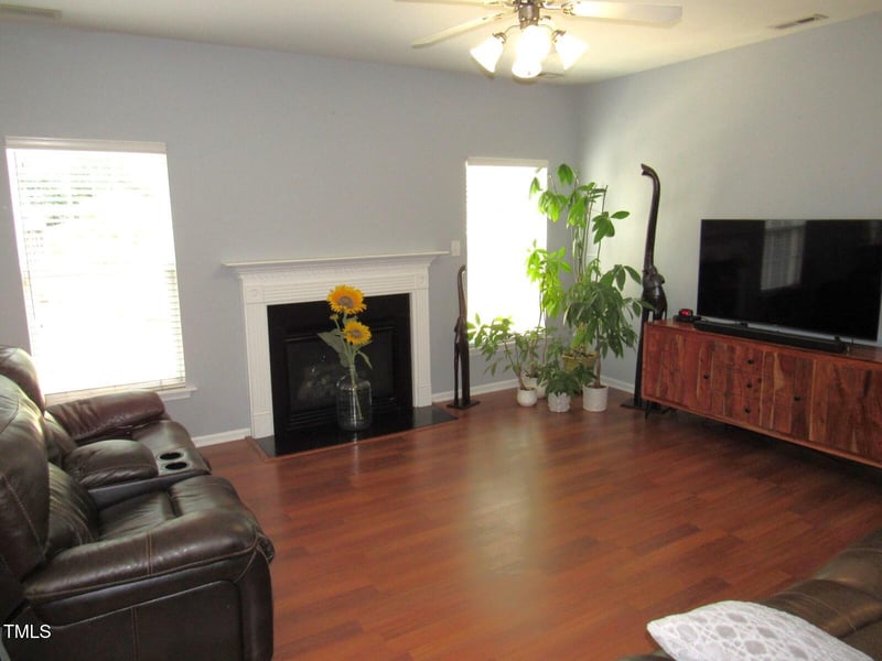 910 Woodland Rd, Creedmoor, NC 27522