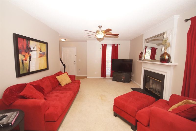 9101 Erinsbrook Dr, Raleigh, NC 27617