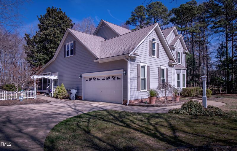 9101 Hunters Greene Dr, Zebulon, NC 27597