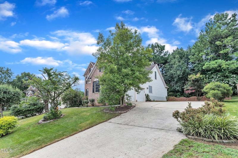 9109 Club Hill Dr, Raleigh, NC 27617
