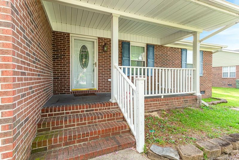 911 Alexwood Dr, Hope Mills, NC 28348