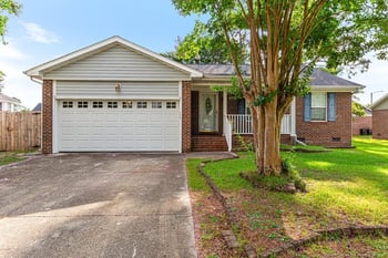 911 Alexwood Dr, Hope Mills, NC 28348