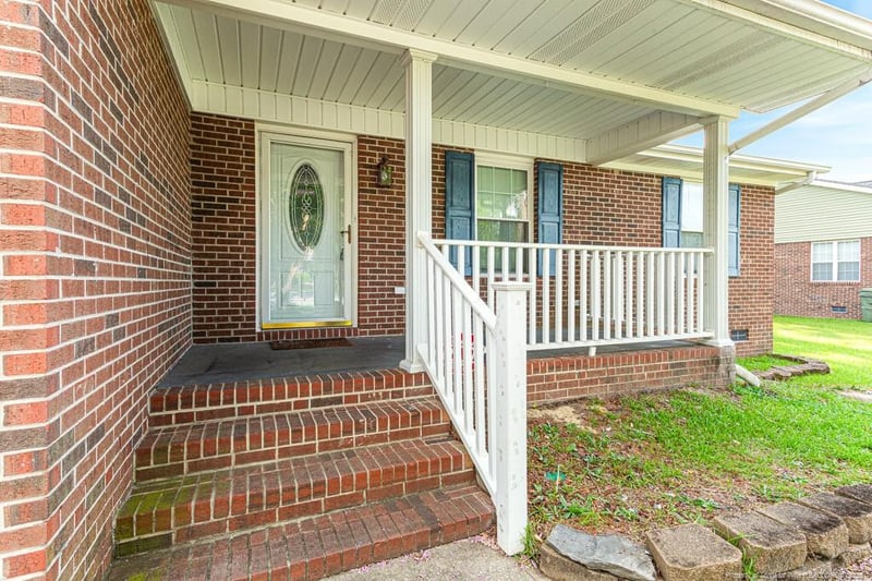 911 Alexwood Dr, Hope Mills, NC 28348