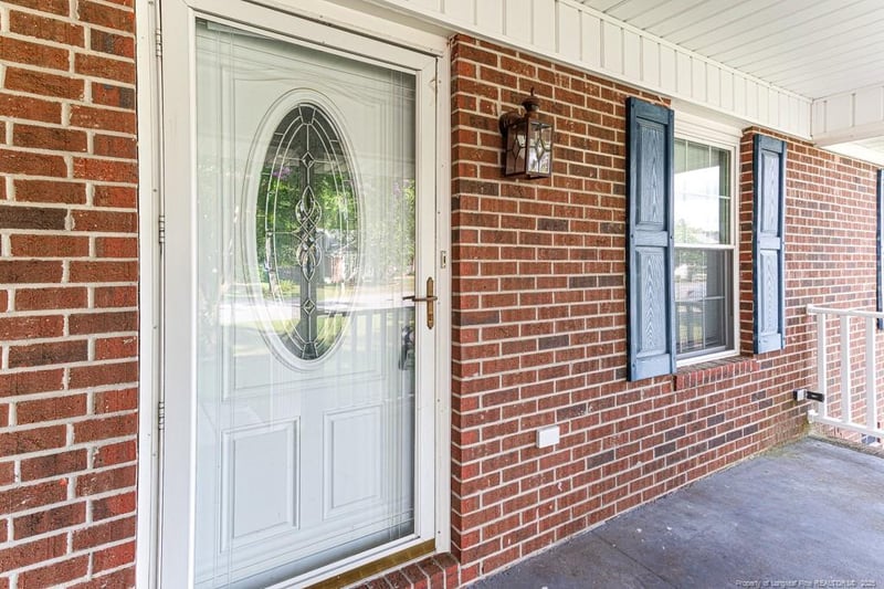 911 Alexwood Dr, Hope Mills, NC 28348
