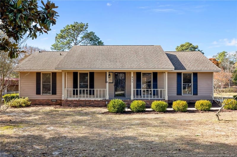 911 Axis Cir, Hope Mills, NC 28348