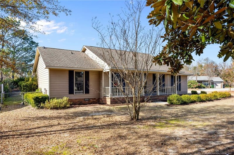 911 Axis Cir, Hope Mills, NC 28348