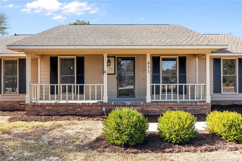 911 Axis Cir, Hope Mills, NC 28348