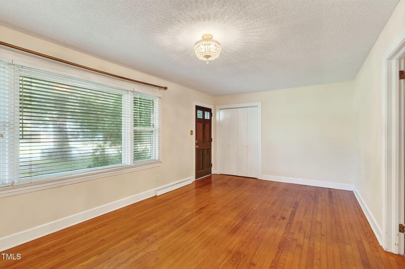 911 Crescent Dr, Smithfield, NC 27577