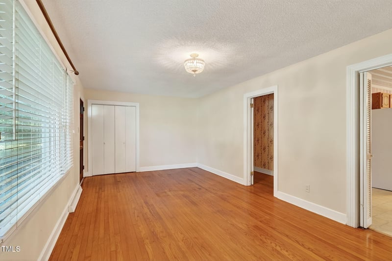 911 Crescent Dr, Smithfield, NC 27577