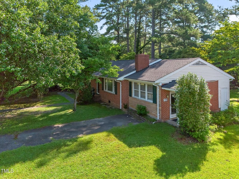 911 Crescent Dr, Smithfield, NC 27577