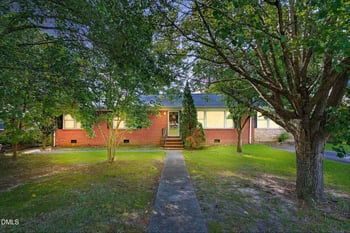 911 Crescent Dr, Smithfield, NC 27577