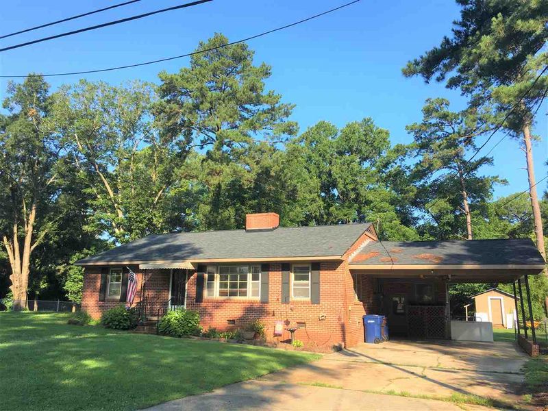 911 Evans Dr, Sanford, NC 27330