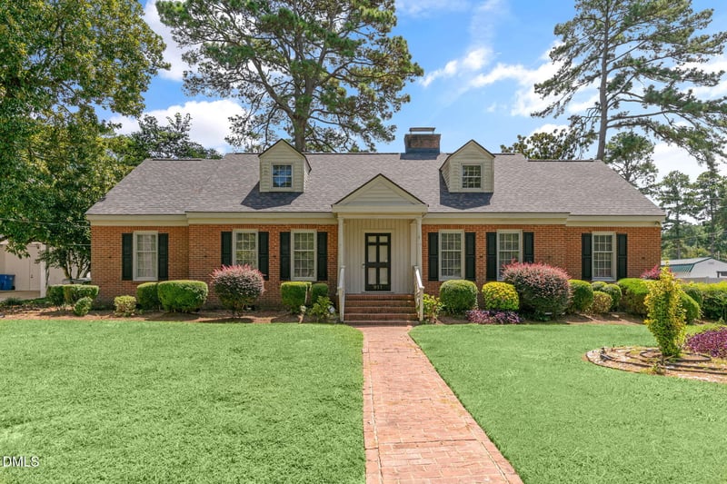 911 Parkside Dr, Wilson, NC 27896