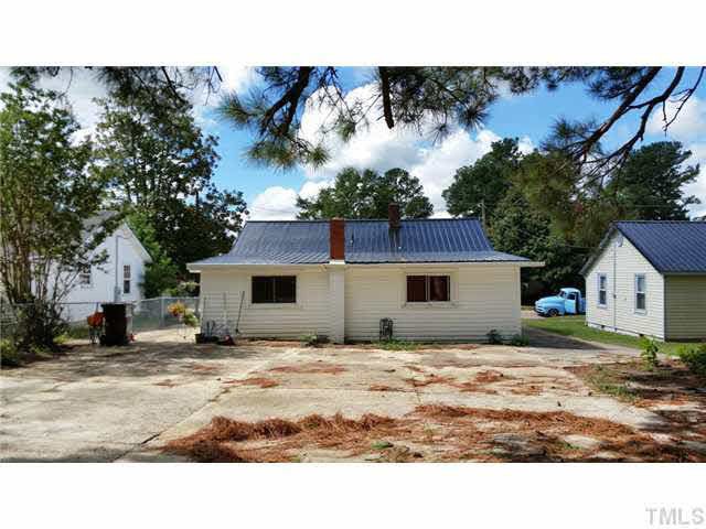 911 E Pope St, Dunn, NC 28334