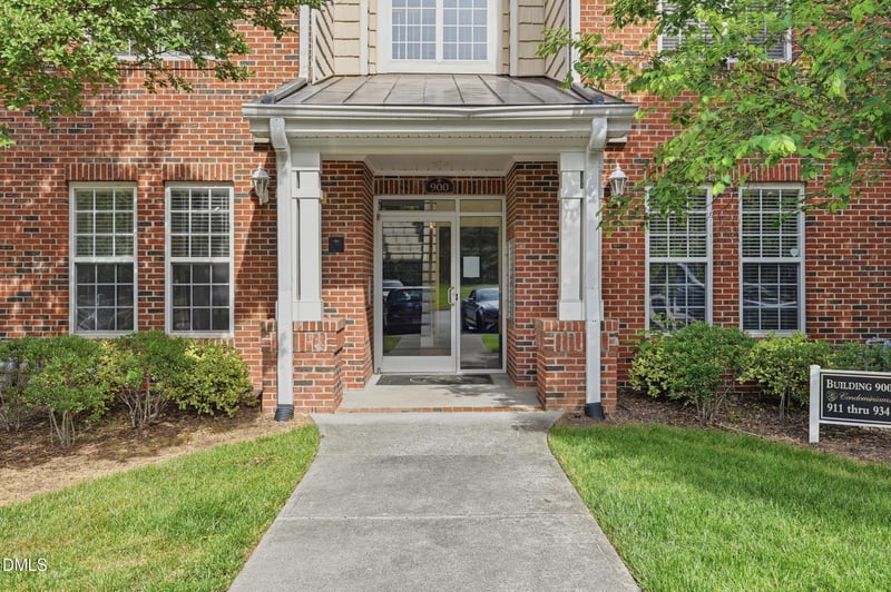 911 Providence Glen Dr, Chapel Hill, NC 27514