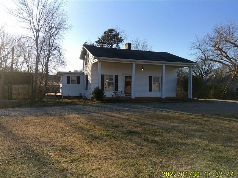 911 Sandy Cross Rd, Burlington, NC 27217