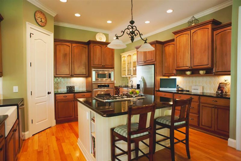 911 Strathorn Dr, Cary, NC 27519