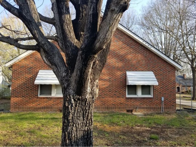 911 Virginia Ave, Burlington, NC 27217