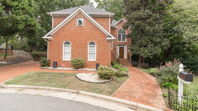 9116 Castleton Ln, Raleigh, NC 27615