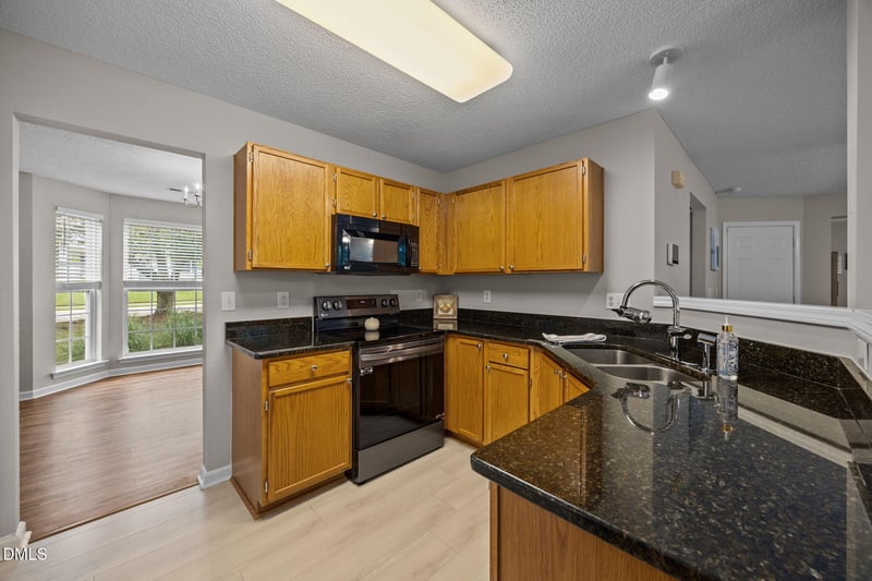 9116 Erinsbrook Dr, Raleigh, NC 27617