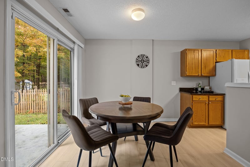 9116 Erinsbrook Dr, Raleigh, NC 27617