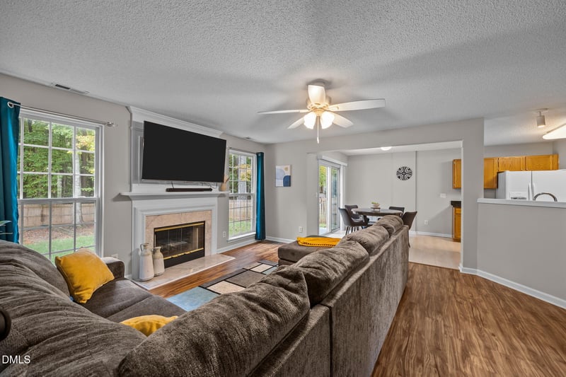 9116 Erinsbrook Dr, Raleigh, NC 27617